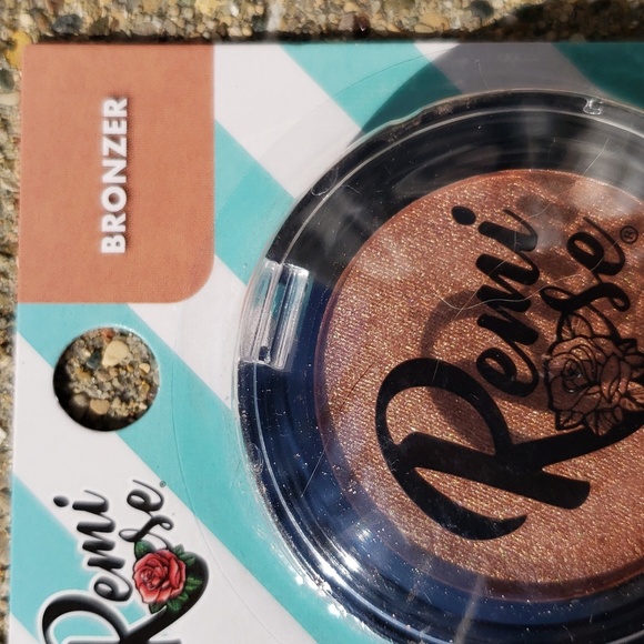 Remi Rose Whitney Bronzer. NIP - Picture 3 of 4